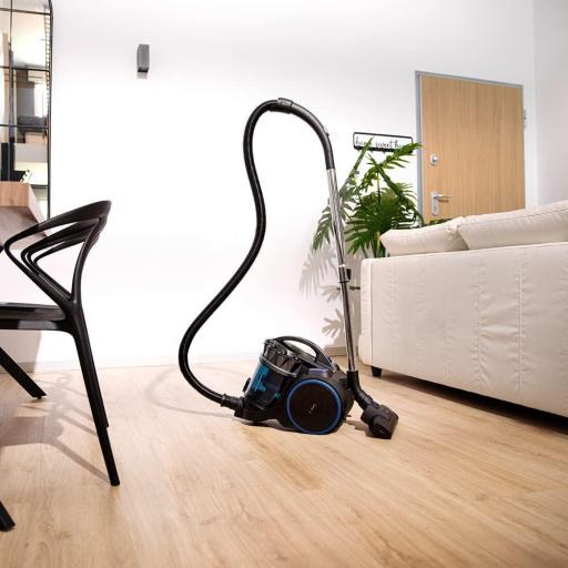  Aspirador de Trineo Cecotec sin Bolsa . 800 W, Multiciclónico, 20 kPa, 4 L, Filtros de Alta Eficiencia, Tubo Telescópico, Accesorio Mascotas, Radio 9m [1]