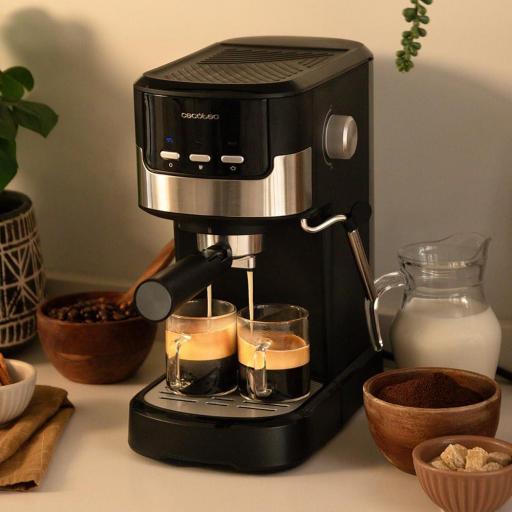  Cafetera Espresso Cecotec Compacta. 1100W, 20 Bares, Sistema Thermoblock, Vaporizador Orientable, Brazo Portafiltros con Doble salida y 2 Filtros, 1,25 Litros [3]