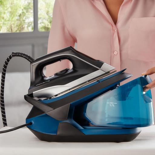 Centro de planchado Rowenta Turbosteam 6.5bares, golpe vapor 370g/m, suela MiscroSteam 400, bloqueo para transportar con una mano, sistema antical, modo Eco, depósito agua 1.7L,Negro [1]