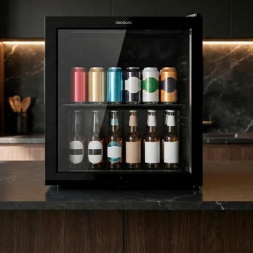  Nevera Mini Bar cecotec con puerta de cristal, chasis color negro, Capacidad 52 Litros (53 Latas de 33cl), Compresor incorporado, Luz LED interior, Temperatura 0ºC a 10ºC, Ancho 44.5 x Alto 50.3 x Fondo 50 cm [2]