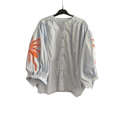 CAMISA AZUL BORDADO PALMERA NARANJA