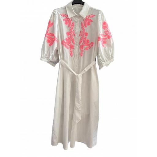 VESTIDO BLANCO BORDADO ROSA