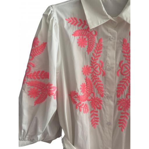 VESTIDO BLANCO BORDADO ROSA [1]