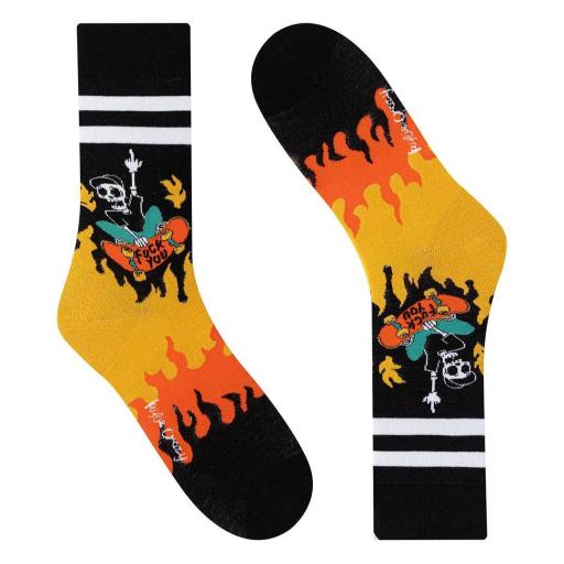 Calcetines divertidos de algodón “sin costuras”. CALAVERA EN PATIN | Kylie Crazy [1]