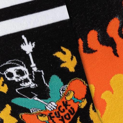 Calcetines divertidos de algodón “sin costuras”. CALAVERA EN PATIN | Kylie Crazy [2]