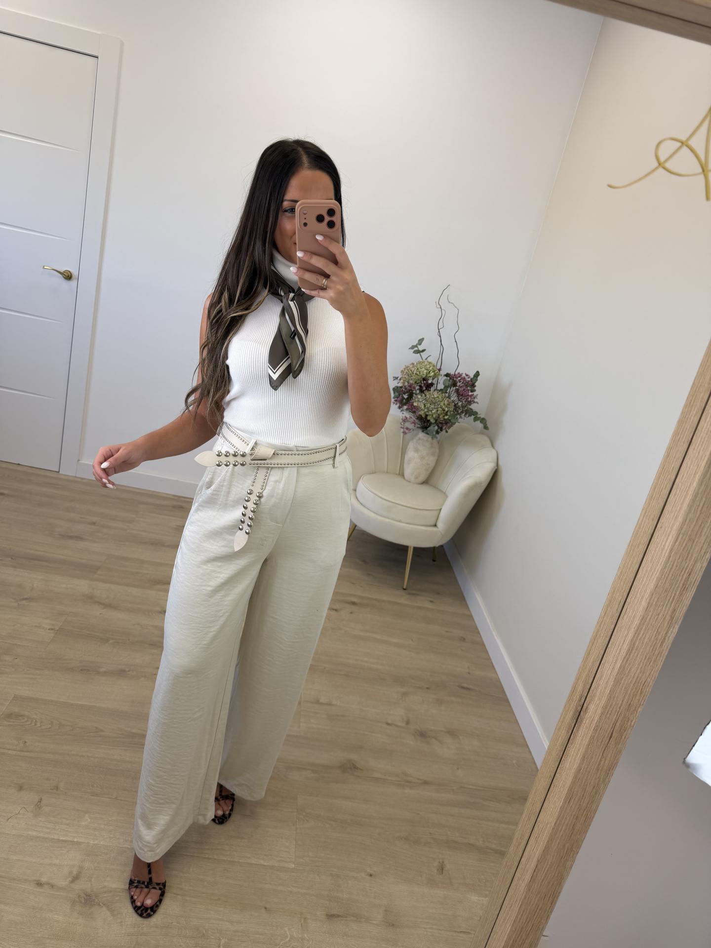 Pantalón Cinturón Tachas Beige