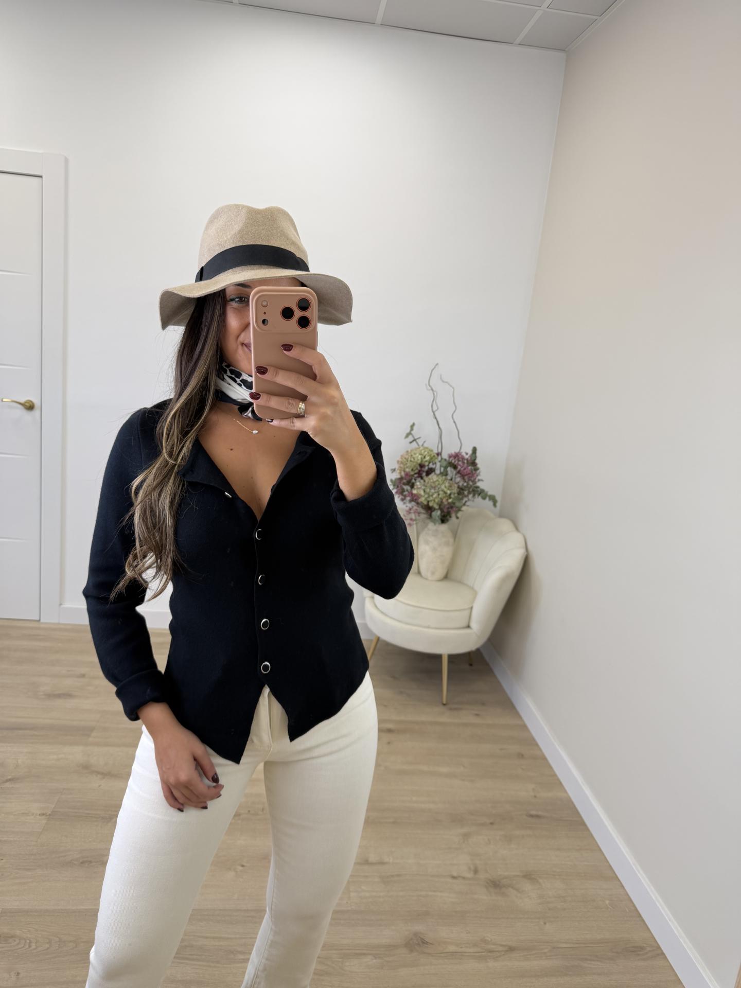 Rebeca Coqueta Negra