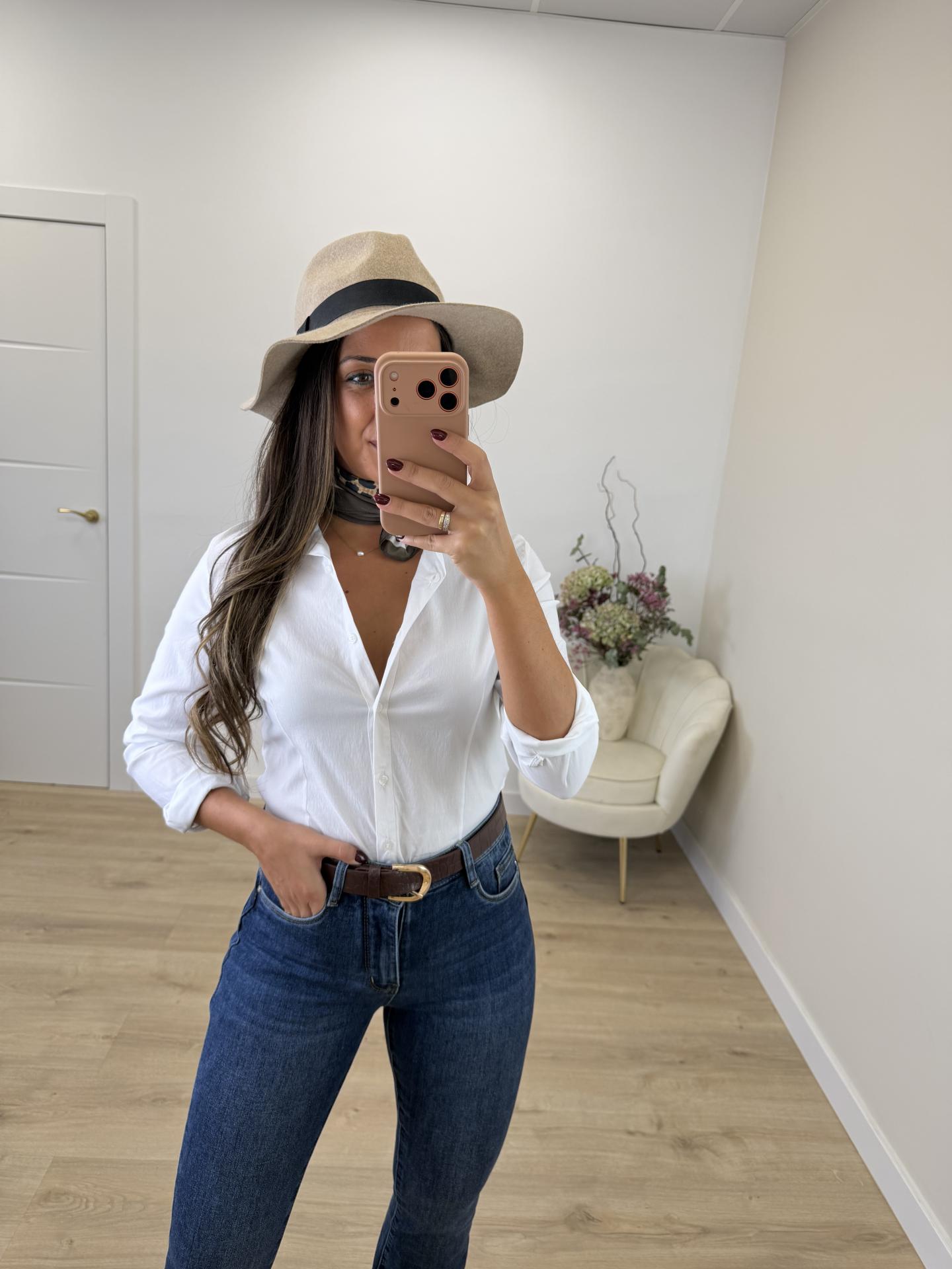 Camisa Blanca Básica