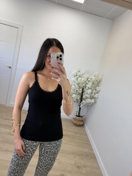 Camiseta Negra Puntilla [1]