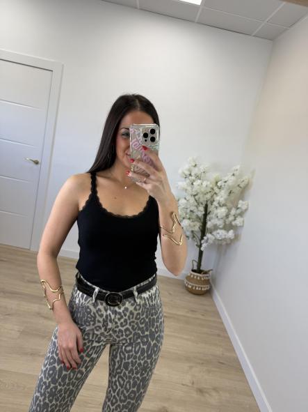 Camiseta Negra Puntilla [0]