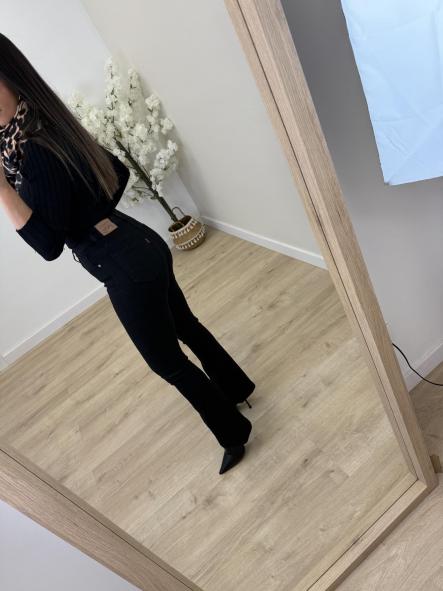 Jeans Campana Negro Etiqueta Roja [8]