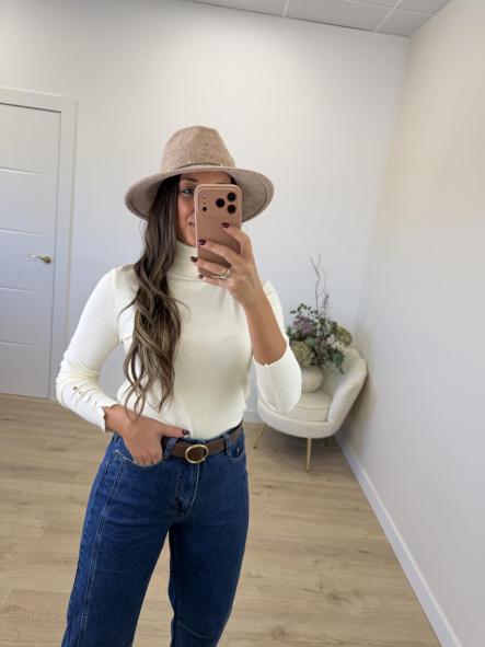 Jersey Crema Cuello Alto