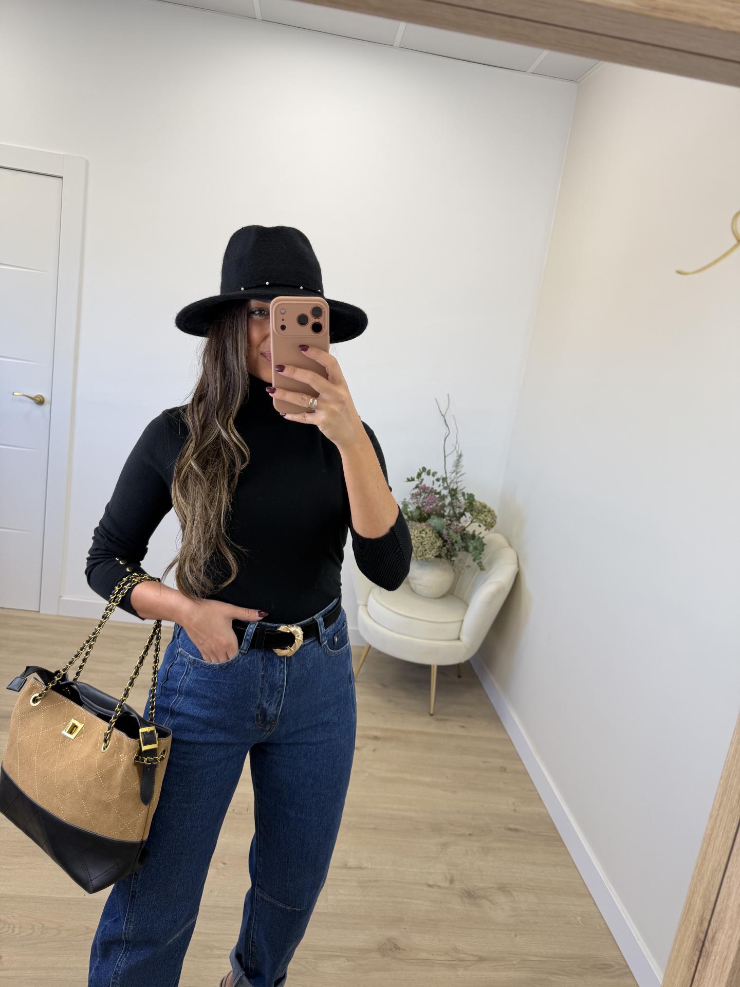 Jersey Negro Cuello Alto