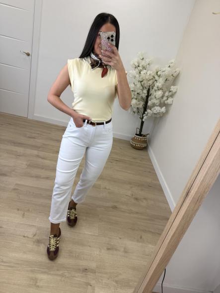 Jeans Mom Fit Blanco Etiqueta Roja [6]