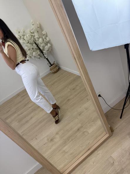 Jeans Mom Fit Blanco Etiqueta Roja [7]