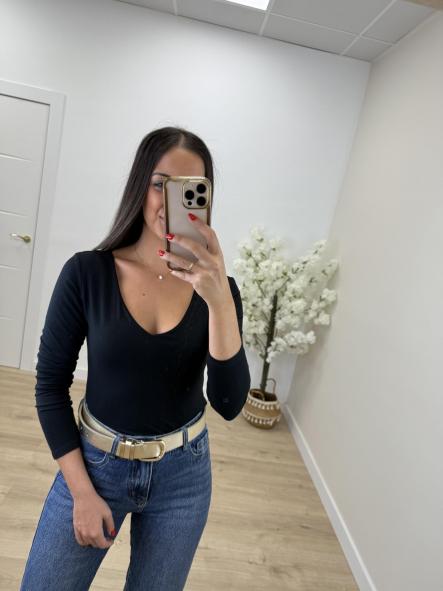 Camiseta Negra Básica