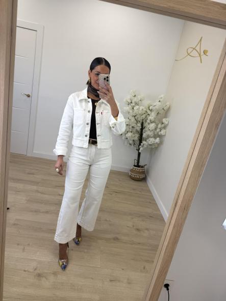 Cazadora Denim Blanca Pespuntes Etiqueta Roja [4]