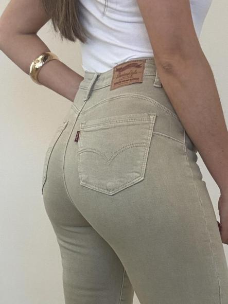 Jeans Flare Camel Etiqueta Roja [1]