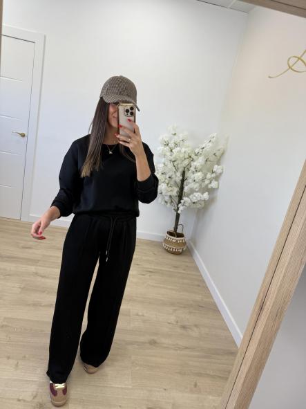 Pantalón Negro Cómodo [1]