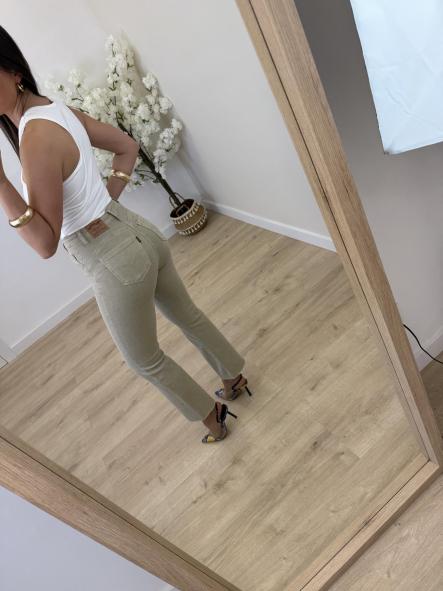 Jeans Flare Camel Etiqueta Roja [5]