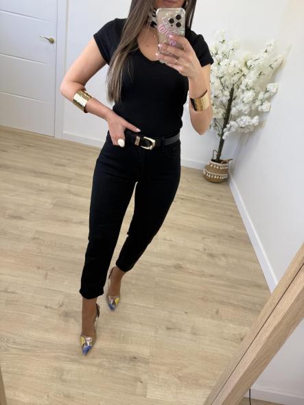 Jeans Mom Fit Negro Etiqueta Roja [4]