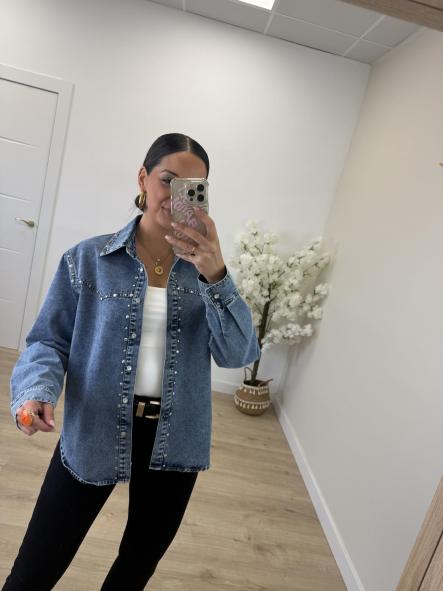 Sobre Camisa  Denim Tachas [2]