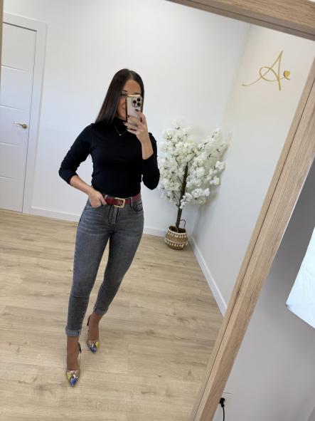 Jeans Gris Skinny Faja Etiqueta Roja Push Up [6]