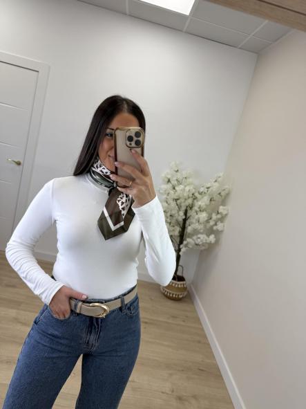 Camiseta Blanca Básica [2]