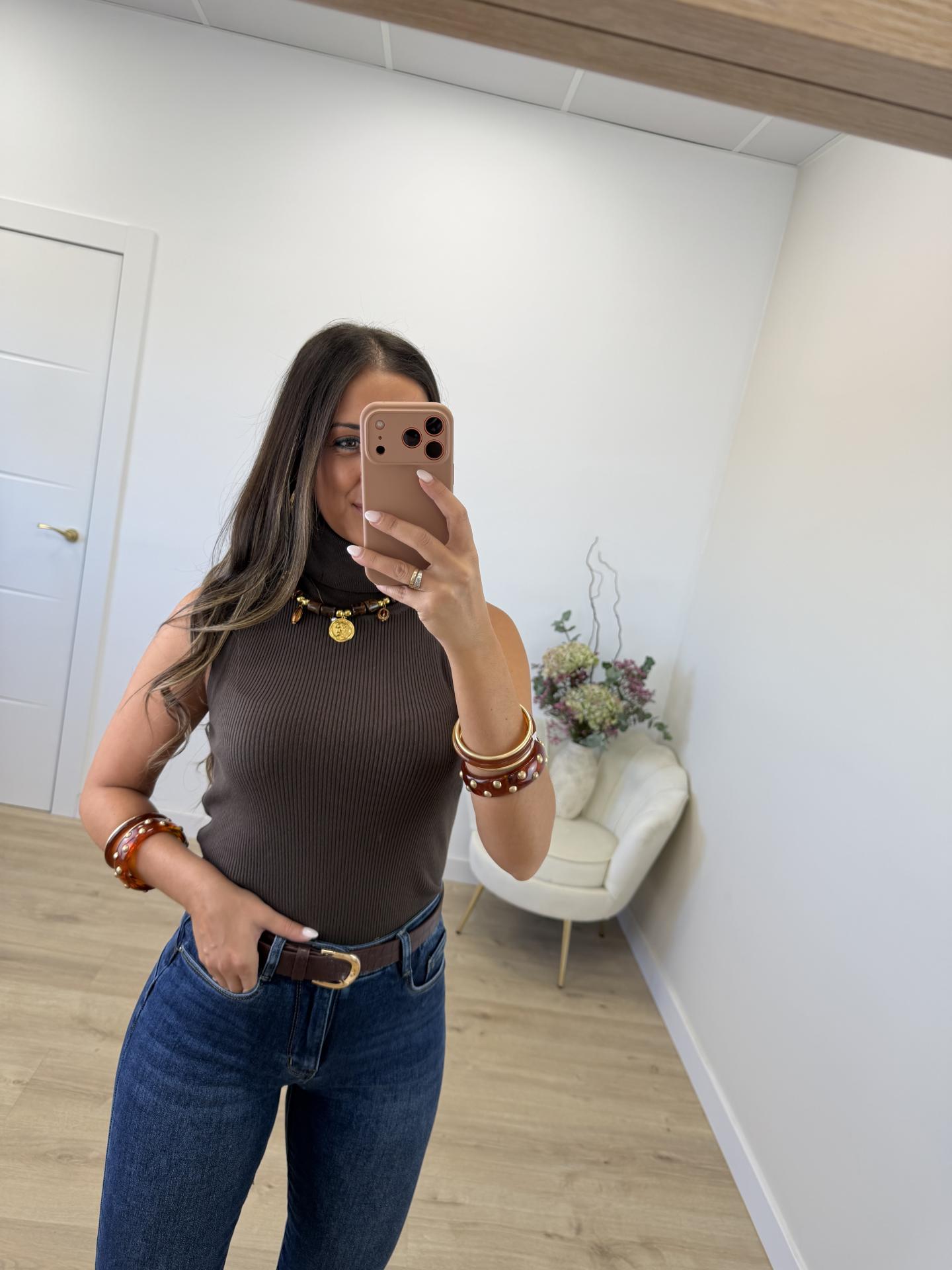 Suéter Cuello Chocolate