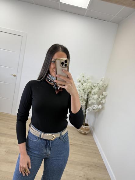 Camiseta Negra Básica