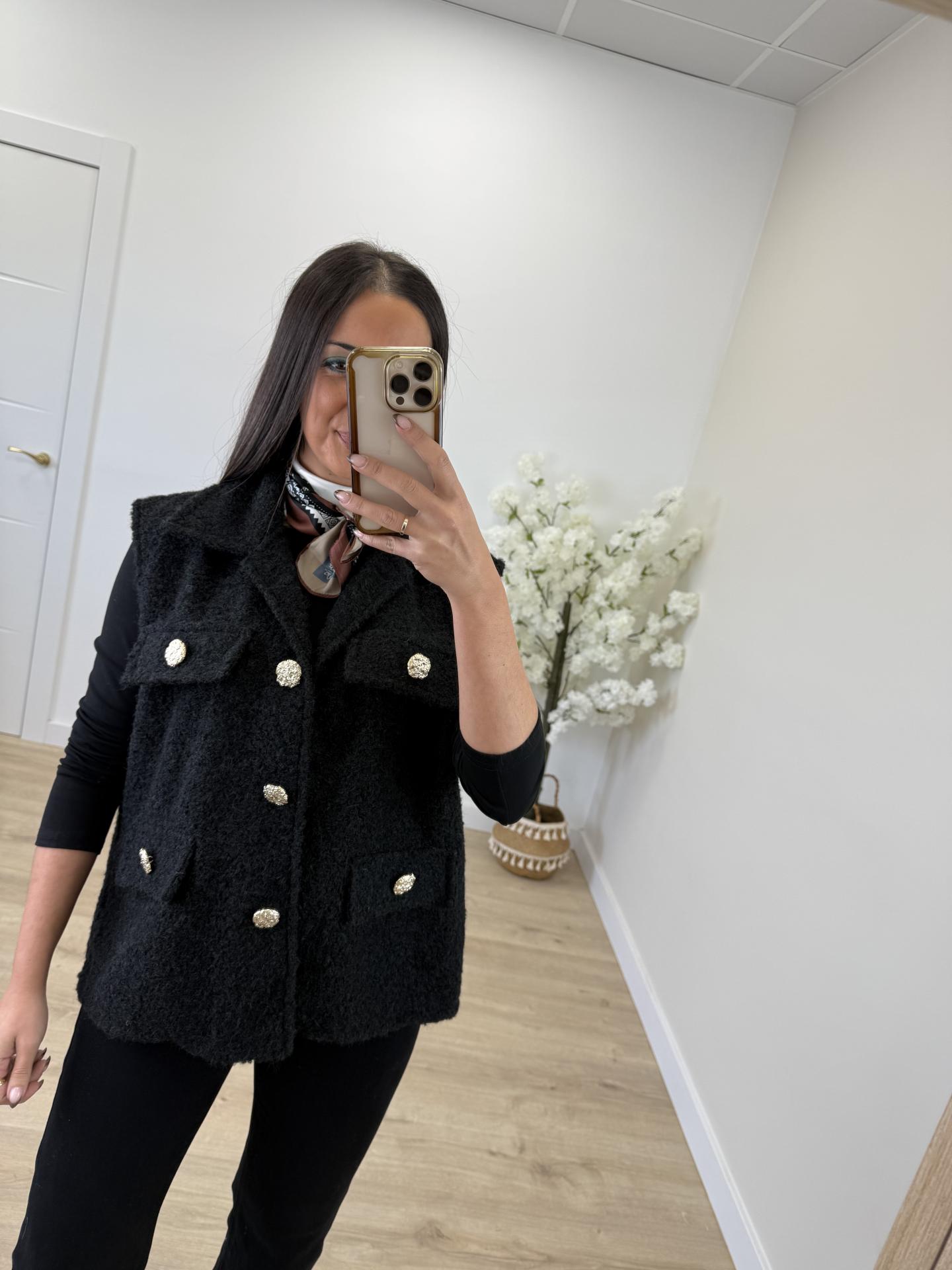 Chaleco Negro Carmeli