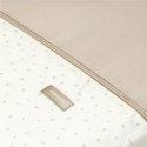 PROTECOR Y COLCHA DESENFUNDABLE CUNA 60X120 MAGIA BEIGE CAMBRASS [3]
