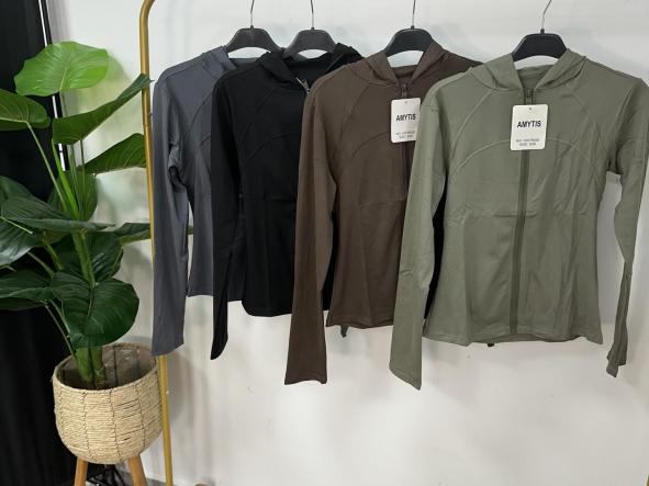 Chaqueta capucha 