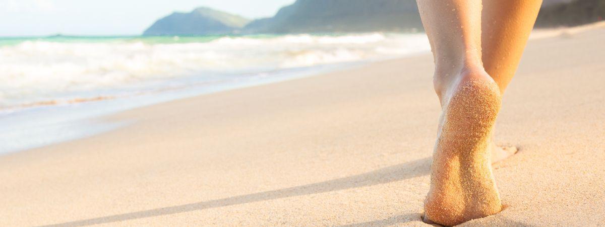 5 Beneficios de Caminar por la Playa