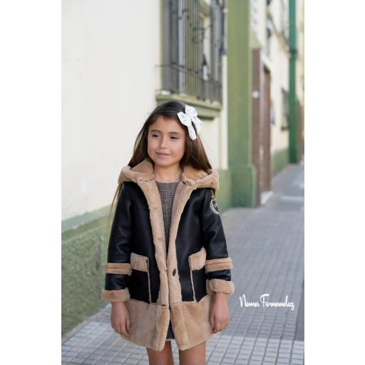 Pelliza negra 