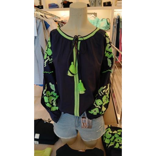 Blusa bordada 