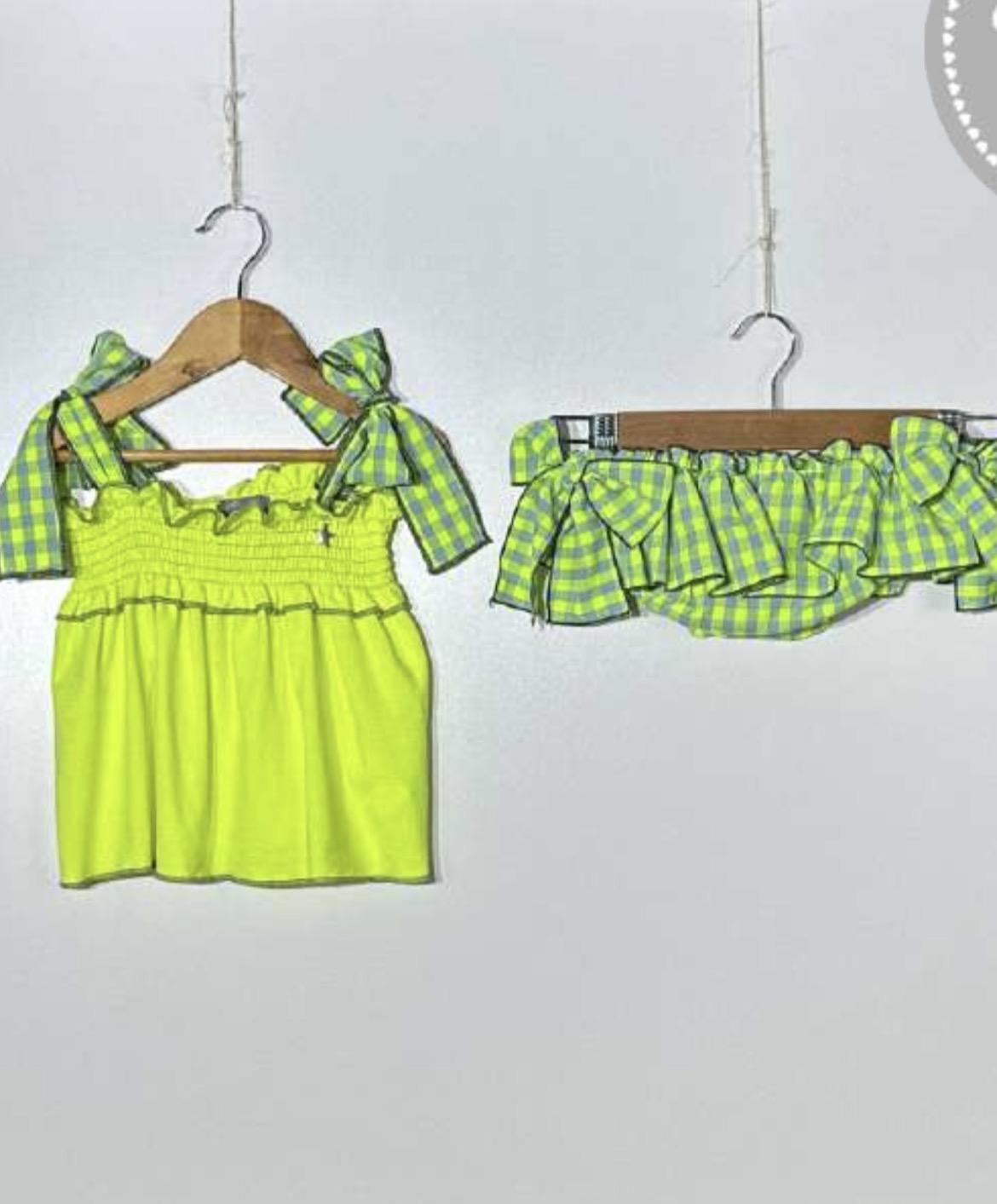 Conjunto amarillo fluor