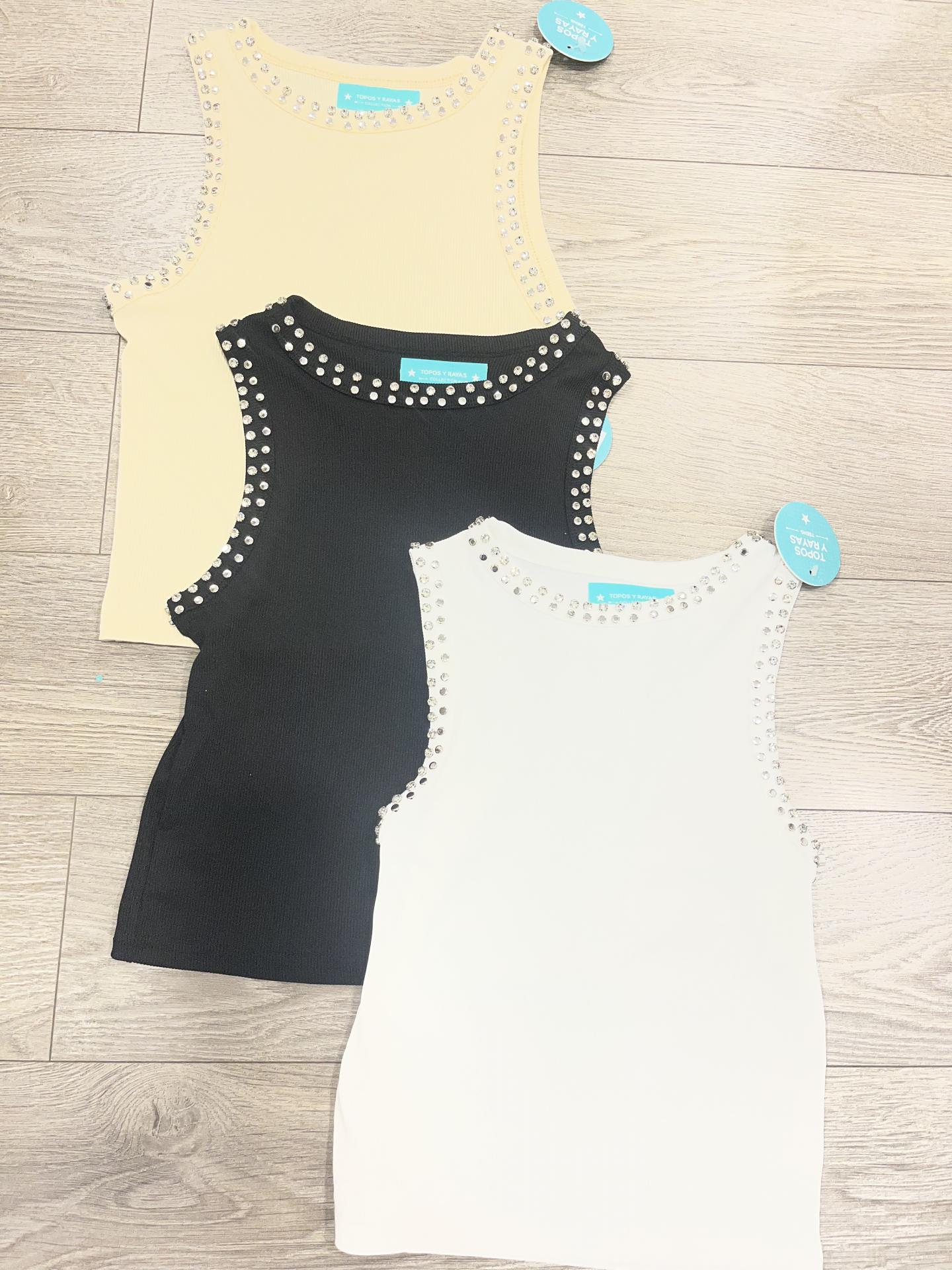 Camiseta tachuelas y cristales