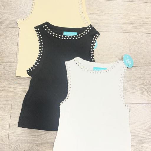 Camiseta tachuelas y cristales 