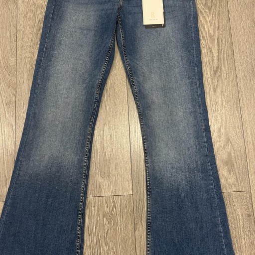 Vaquero bootcut pegado y campana  [0]