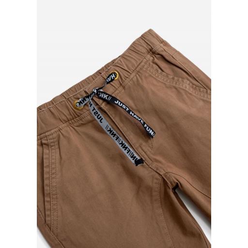 Pantalón cargo camel  [1]