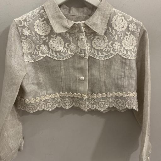 Cazadora lino puntilla 