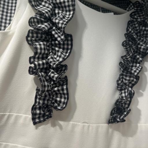 Mono en crepe con volante  [1]