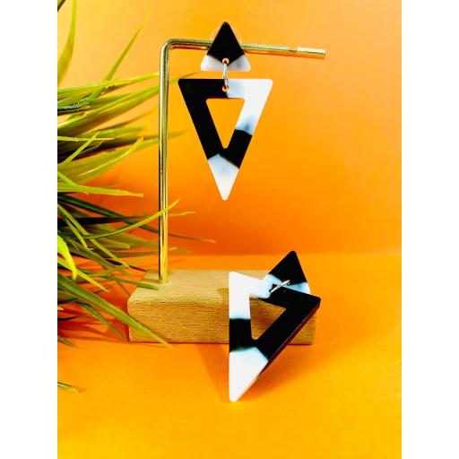Pendientes triangulares blanco y negro de Lady Cactus [0]