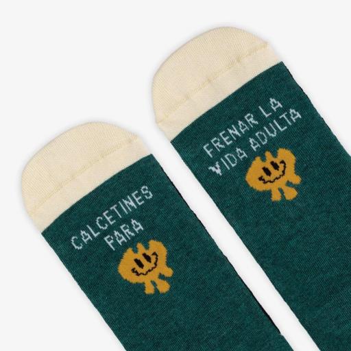 Calcetines "Para frenar la vida adulta" de UO [2]