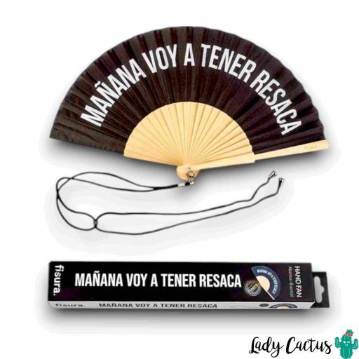 Abanico negro con la frase "mañana voy a tener resaca" abierto y desplegado, mostrando su tamaño y diseño.