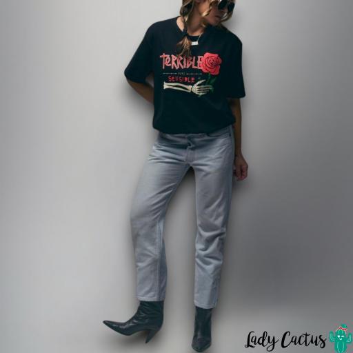 Camiseta Unisex "Terrible" Negra de Aire Retro [2]