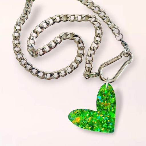 Collar Corazón Verde Brilli - Frescura y Brillo Artesanal