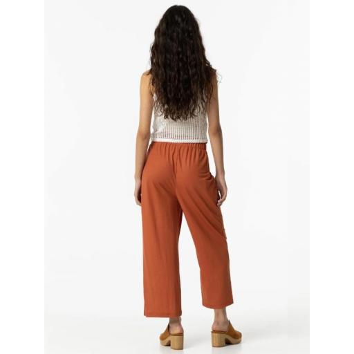 elegancia-confort-pantalón-cobre-tiffosi [1]