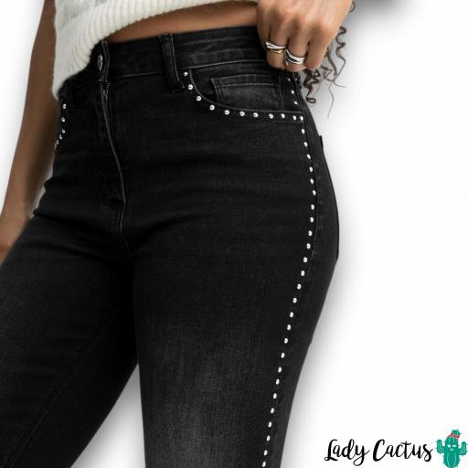 Pantalones vaqueros Megan negros cropped flare con tachuelas – Tiffosi
